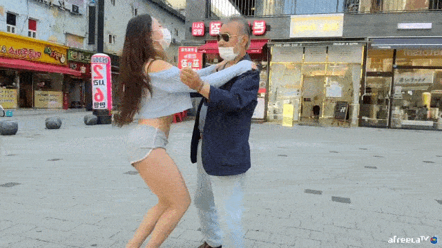 16228121123619.gif